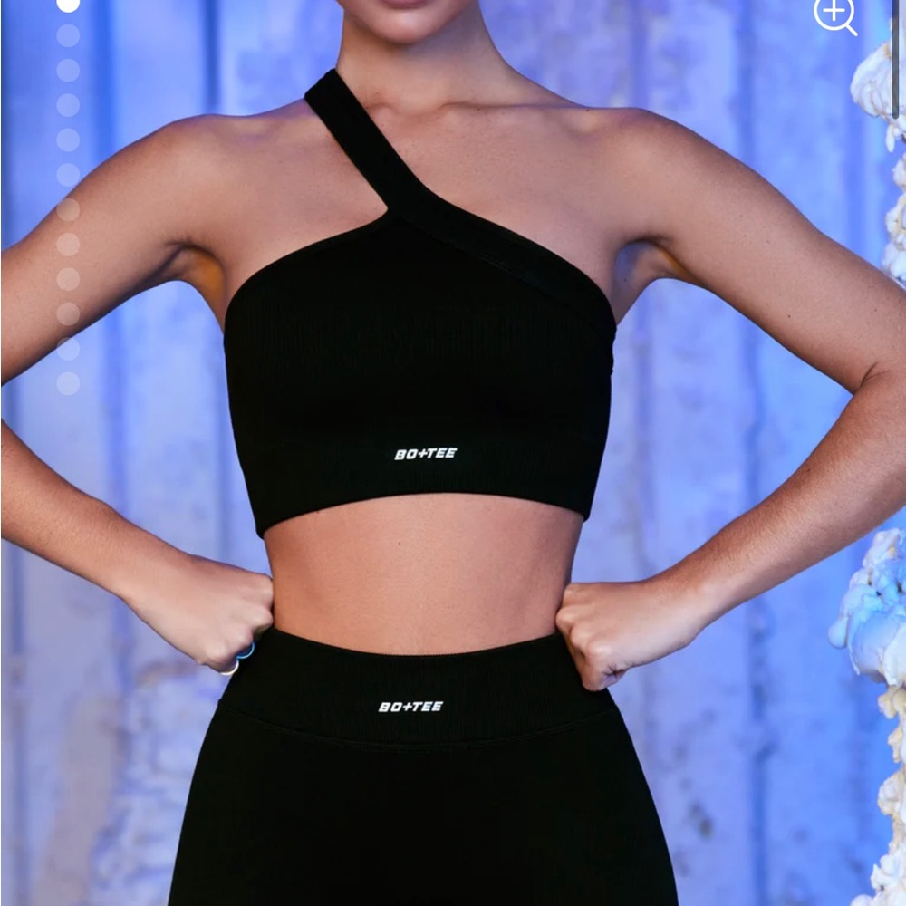 Bo+Tee Asymmetrical Sports Bra
